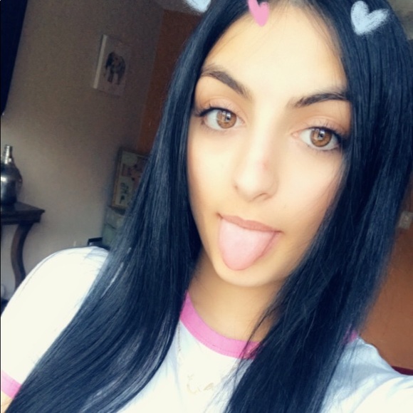 Meet your Posher, Cimona - Picture 1 of 1